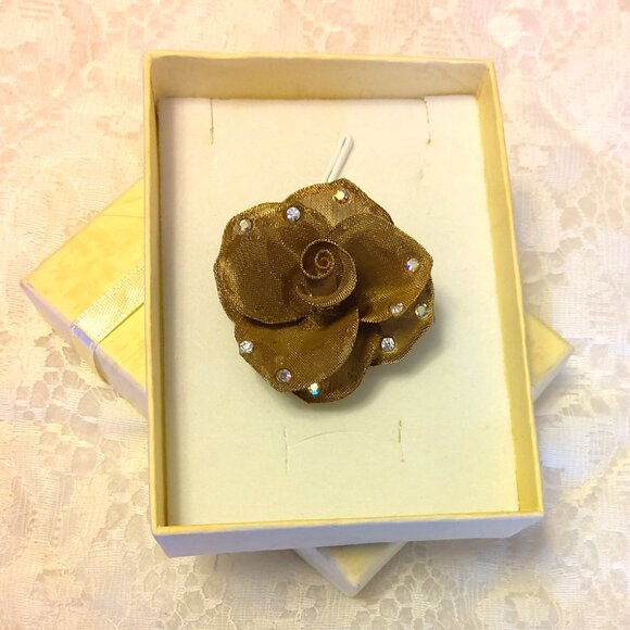 Vintage Rhinestone Gold Tone Rose Metal Brooch Timeless VTG Jewelry Pin - Picture 9 of 9